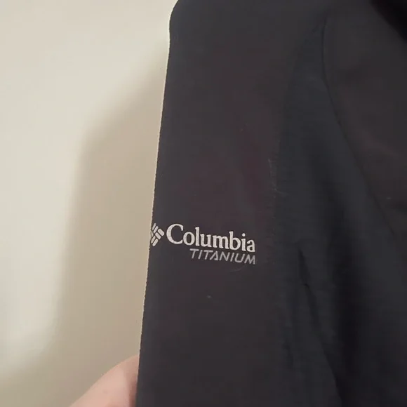 Columbia Women's Black Jacket - Picture 4 of 5